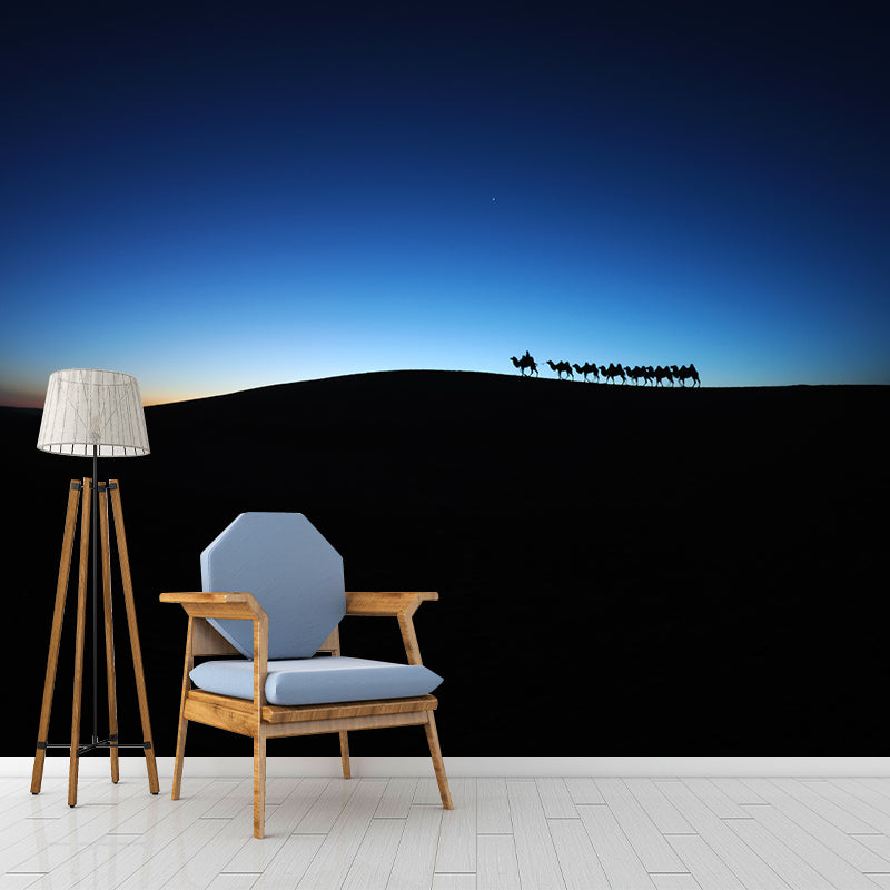 Donkere kleur moderne muurschildering hele woestijnlandschap met kameel bij zonsondergang muur decor voor thuis