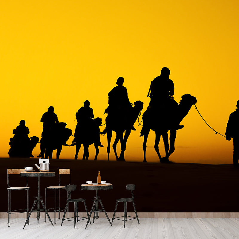 Donkere kleur moderne muurschildering hele woestijnlandschap met kameel bij zonsondergang muur decor voor thuis