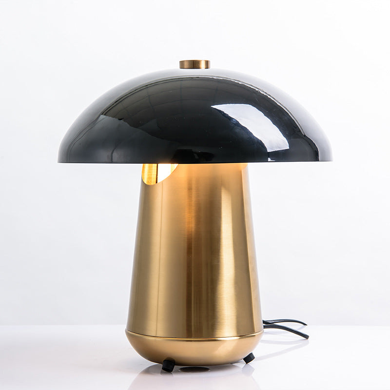 Modernismo de iluminación nocturna de metal de champiñones 1 cabezal lámpara de mesa negra y de latón para dormitorio