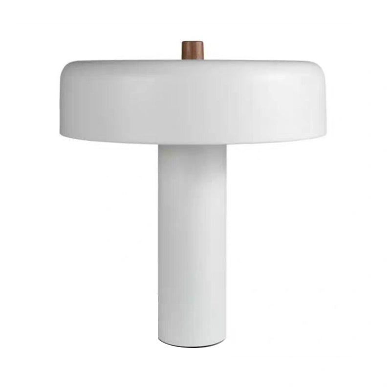 Lampada da comodino rotonda con illuminazione da tavolo minimale a 1 testa con paralume metallico per camera da letto