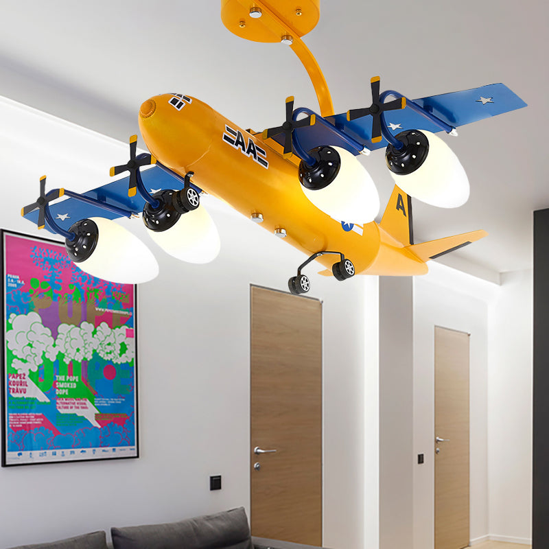 Cartoon gelb & blaues Hanglampe Flugzeug 4 Lichter Metallischer Kronleuchter für Kinderschlafzimmer