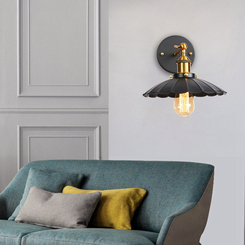 Metal Rectivo del brazo de la pared de la pared Fábrica 1 Bulbo Comedor Comedor Luz de pared en negro y latón