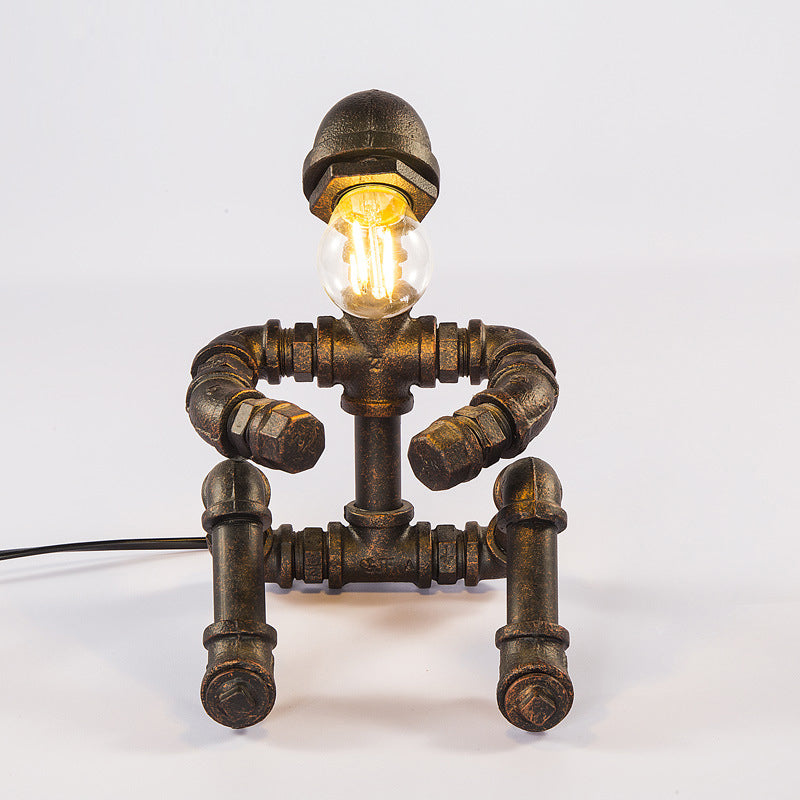 Lampada da tavolo robot di ferro seduta a vapore a steampunk a 1 teatro per il comodino in bronzo