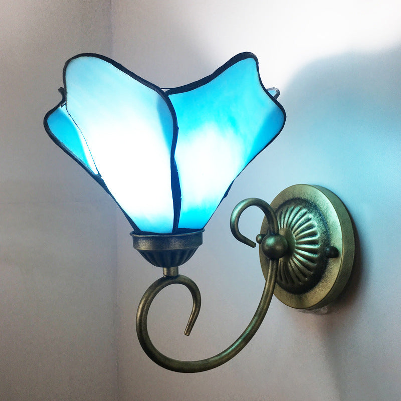 Metal Brass Wall Sconce Swirled Arm 1-Light Tiffany Wall Hanging Light with Geometry Cut Glass Shade