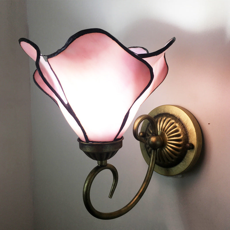 Metal Brass Wall Sconce Swirled Arm 1-Light Tiffany Wall Hanging Light with Geometry Cut Glass Shade