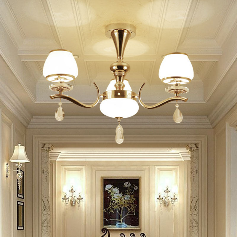 Iluminación colgante de sombra de oro de urna lámpara de vidrio blanco modernista colgante con gota de cristal