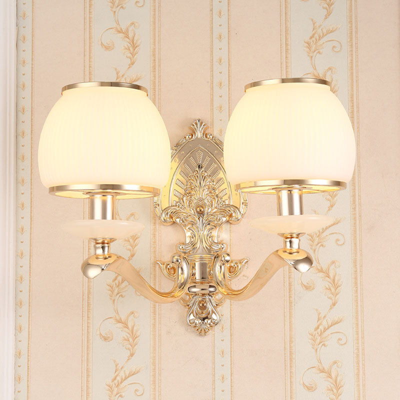 Éclairage mural en métal incurvé Idées d'éclairage mural en or moderne avec ombre en verre géométrie