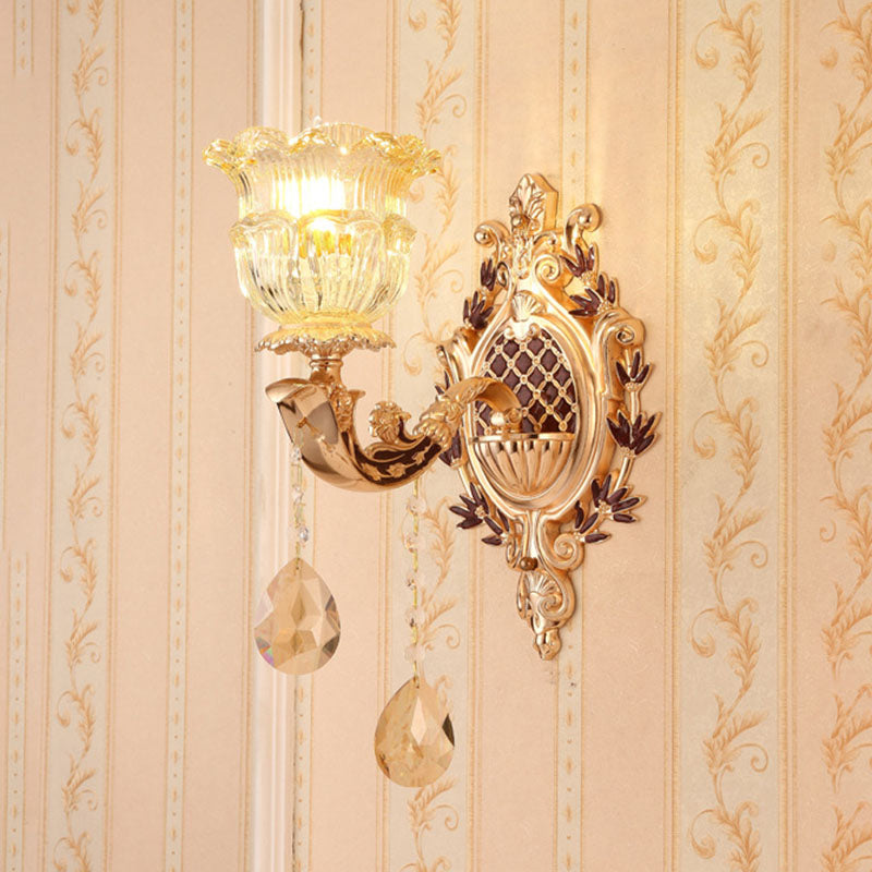 Éclairage mural en métal incurvé Idées d'éclairage mural en or moderne avec ombre en verre géométrie