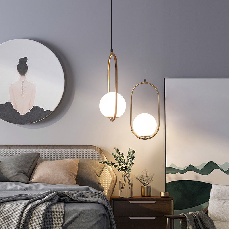 Goldene Kugel Drop Lampe zeitgenössische 1 Glühbirnen -Creme -Glas -Deckenleuchte für Schlafzimmer