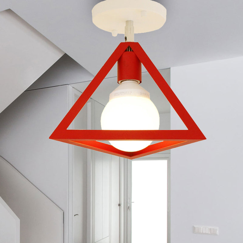 Lámpara de techo semi empotrada de jaula de alambre industrial retro con pantalla triangular Lámpara de techo de metal de 1 cabezal en negro/gris/blanco