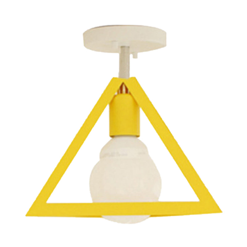 Lámpara de techo semi empotrada de jaula de alambre industrial retro con pantalla triangular Lámpara de techo de metal de 1 cabezal en negro/gris/blanco