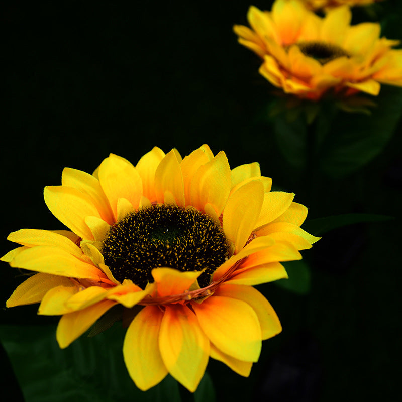 Plastic Sunflower LED Stake Light Contemporary Yellow Solar Lawn Lighting for Pathway