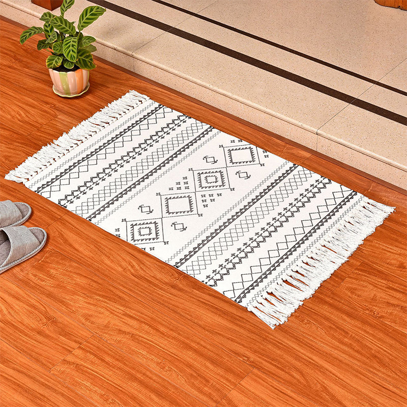 Black and White Rhombus Patterned Rug Cotton Bohemian Rug Washable Carpet for Front Door