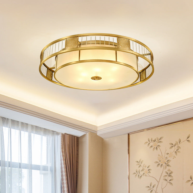 Trommelförmiges Wohnzimmer Flush Mount Licht Klassische Creme Glas Gold Flush Mount Befestigung mit Ausschnitt Metall Dekor