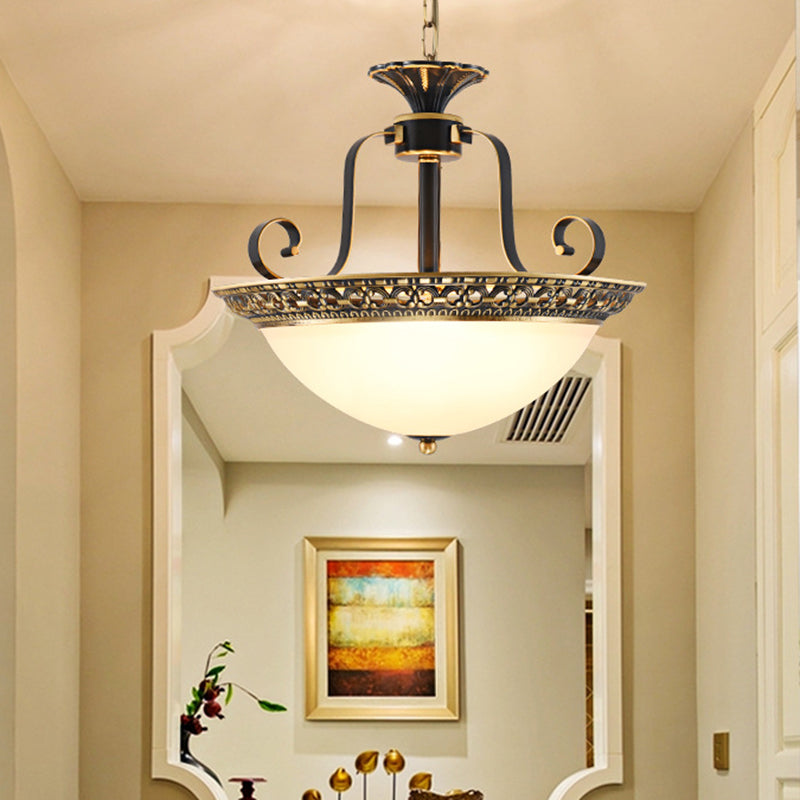 Metallgrau und schwarzer Anhänger Lampenschüssel 3 Leichte traditionelle Kronleuchterleuchte mit gefrostetem Glasschatten