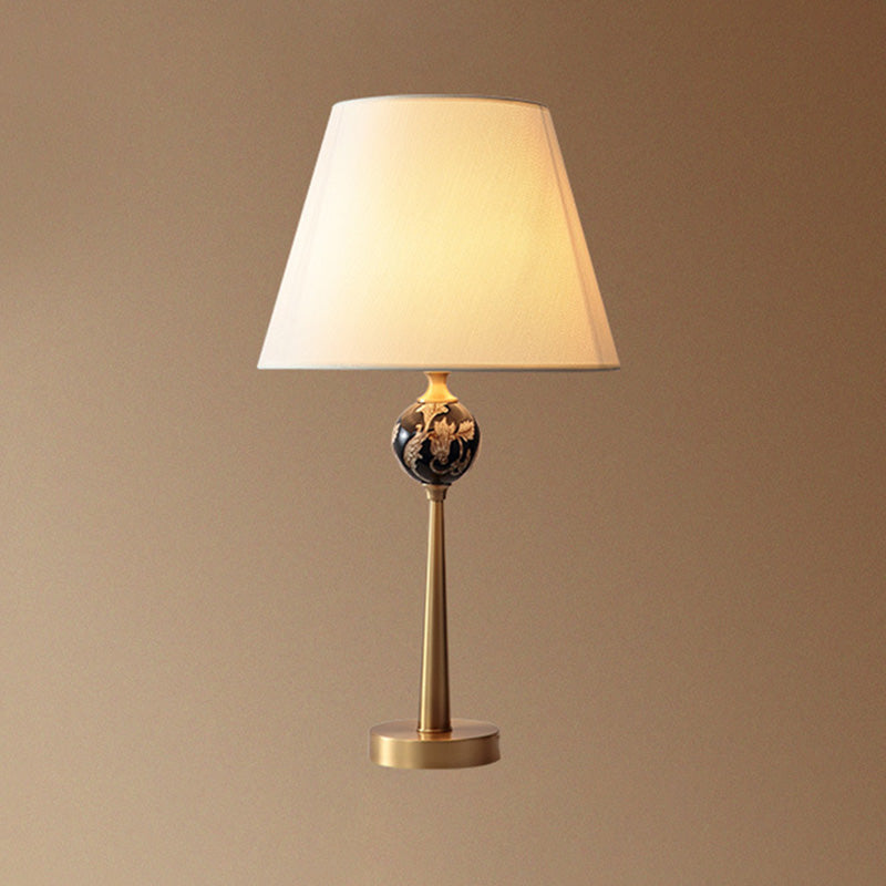 Sphère Table en céramique à motifs légers Light Contemporain Single-Bulb Bronze Lampe de nuit avec de l'ombre en tissu conique