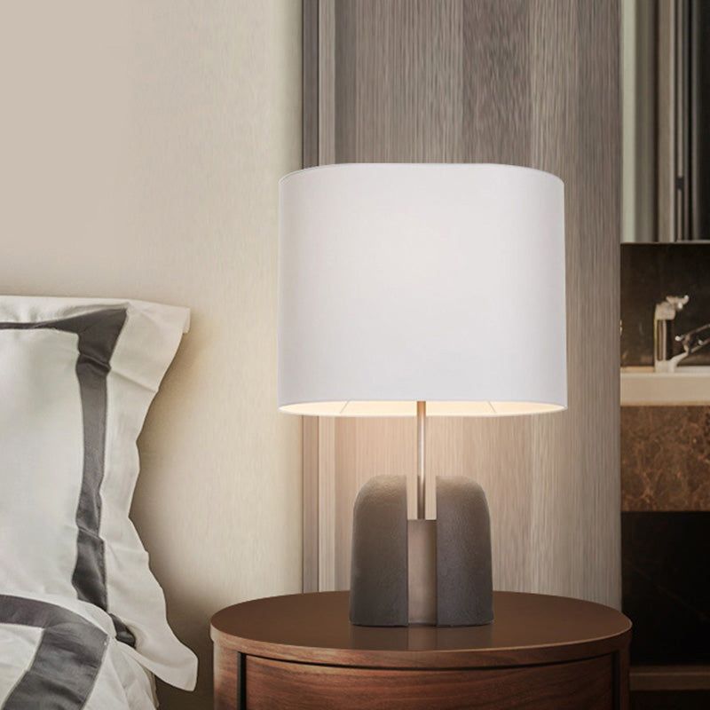 Lampada da tavolo a forma di secchio Lampada da comodino nera a lampadina singola in tessuto moderno con base in resina