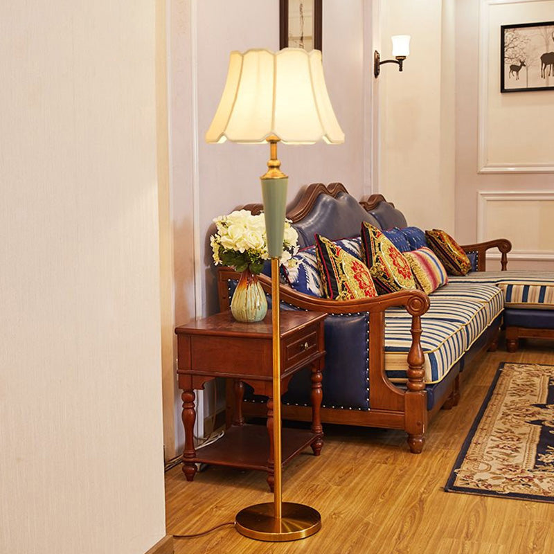 1��Head Stand Up Lamp Classic Tapered Shade Fabric Floor Lighting in Gold for Living Room