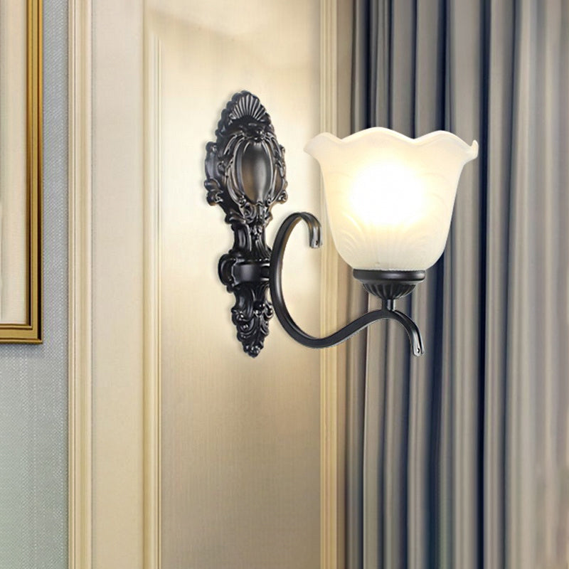 Monte a parete nera leggera tradizionale crema tradizionale vetro a forma svasata lampada da parete per soggiorno