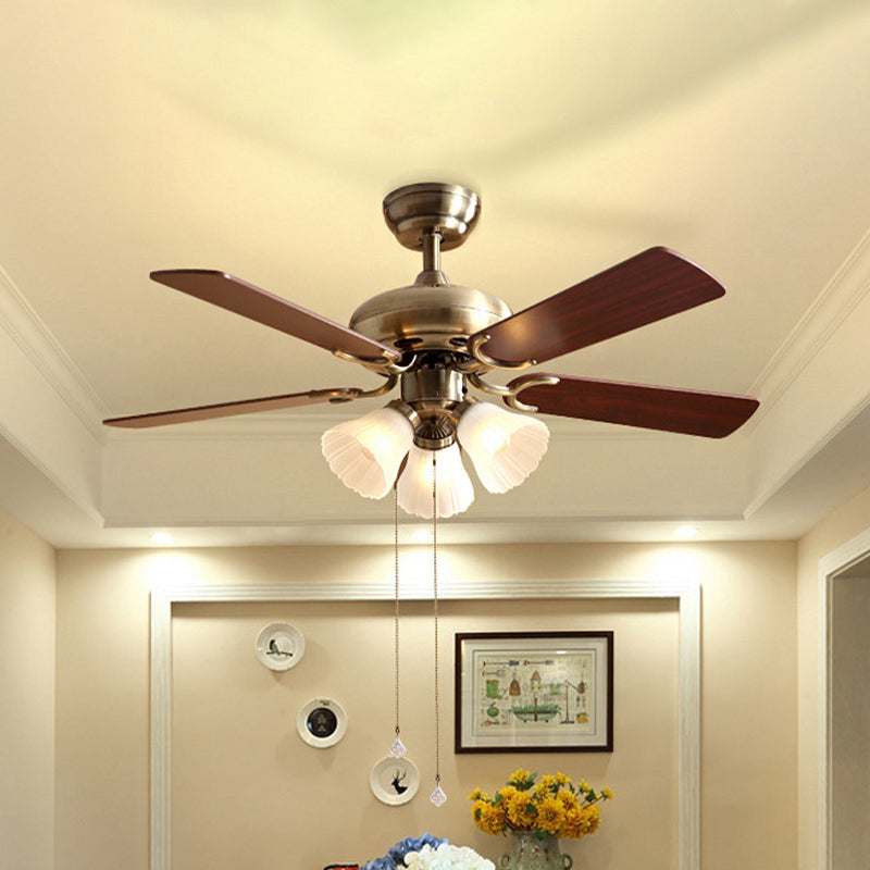 42 "W Flower Dining Room Semi Flush Mount Traditional Cream Glass Messing 5-Bes Hanging Fan Light Fecture