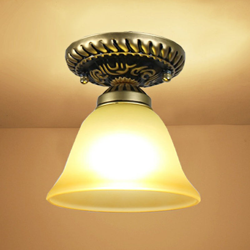 Luz montada en el techo del pasillo de campana de bronce vintage con montaje semi empotrado de vidrio escarchado simple