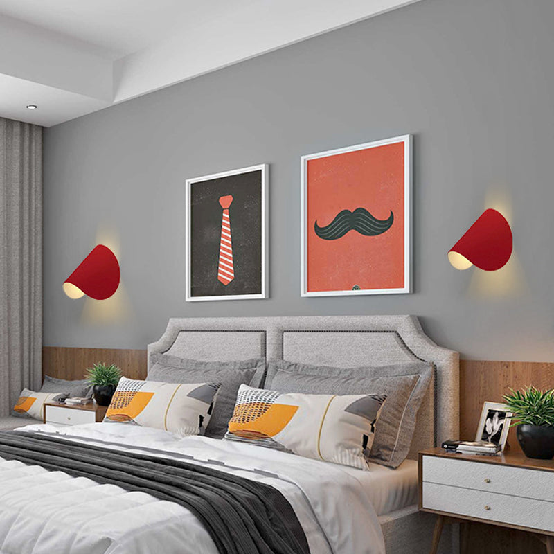 Gebogene geformte LED -Wandleuchte minimalistische metallische Wohnzimmerwandbeleuchtung