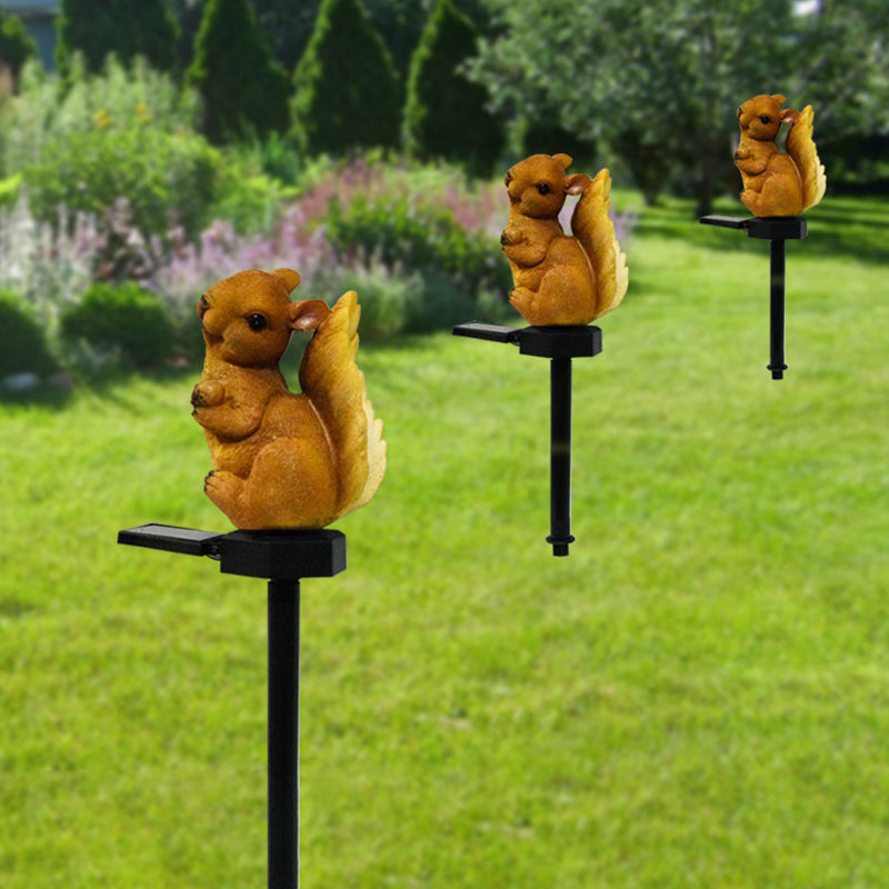 Resin Squirrel Shaped LED Lawn Lighting Artistic Brown Solar Stake Light for Courtyard