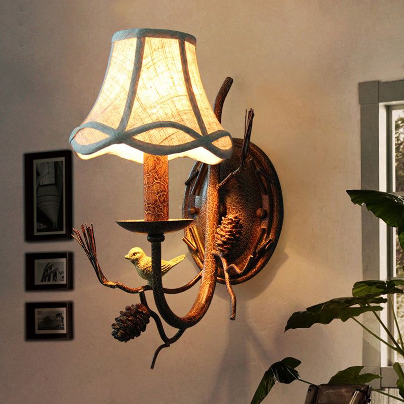 Moup de restauration évasé Lumière Tissu traditionnel Lumière murale brune avec oiseau décoratif et pinone