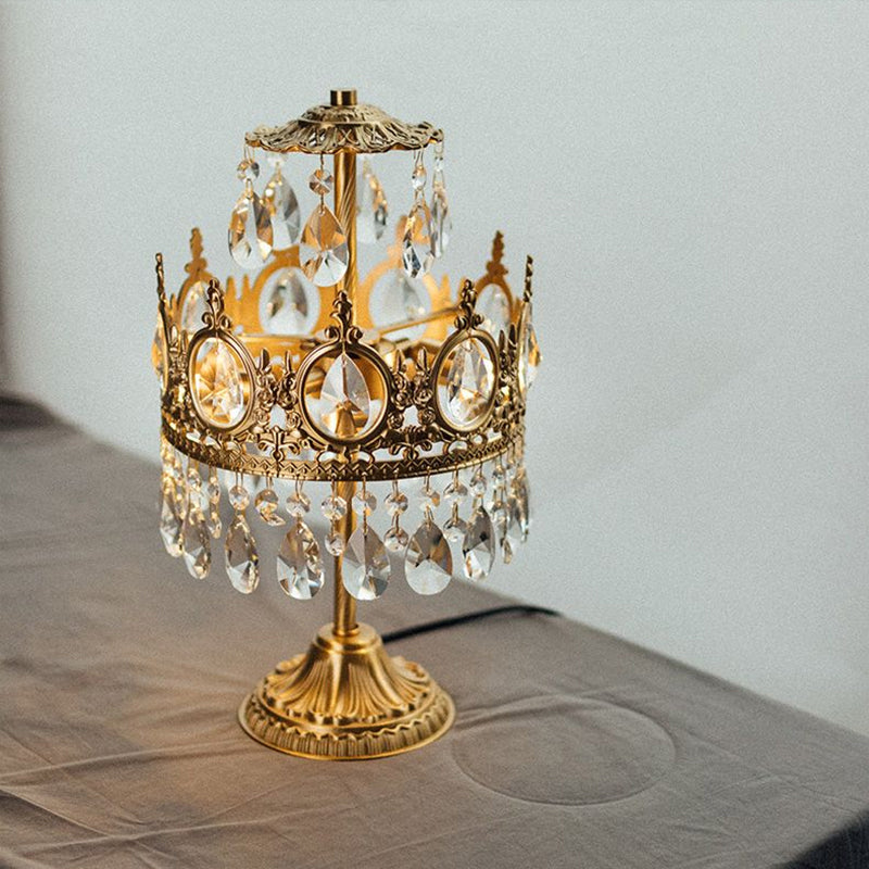 Lampada da comodino a lampadina singola Lampada da tavolo in cristallo a forma di corona antica in oro per camera da letto