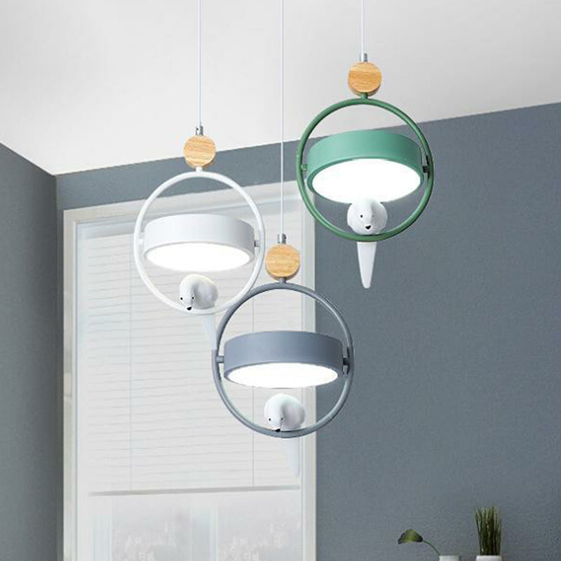 Lámpara de techo múltiple de comedor de anillo 3 bombillas Simplicidad Luz de suspensión con decoración de pájaros en gris verde
