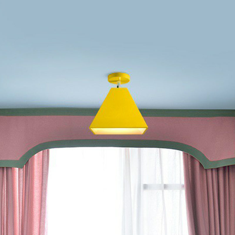 Luz montada en techo de pasillo de una sola bombilla metálica de montaje semi empotrado trapezoidal Simplicity