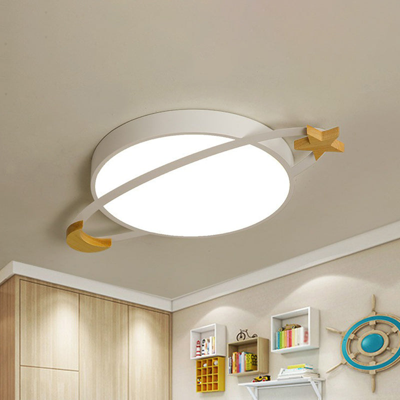 Planeetvormige inbouwlamp Scandinavische metalen slaapkamer LED-plafondlamp met houten maan en ster