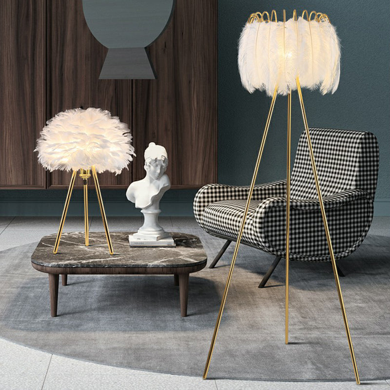 Tripod Shaped Night Lighting Minimalistic Metallic 1��Bulb Living Room Table Light with Feather Shade in Gold