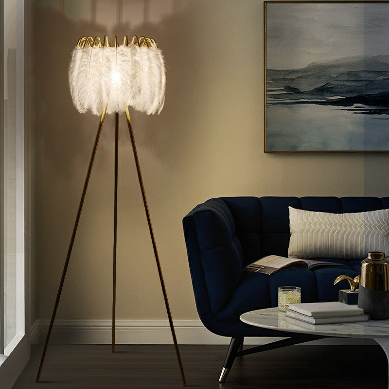 Tripod Shaped Night Lighting Minimalistic Metallic 1��Bulb Living Room Table Light with Feather Shade in Gold