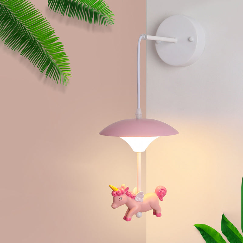 Apparecchio di illuminazione a parete a led metallici a forma di funghi con un unicorno in resina