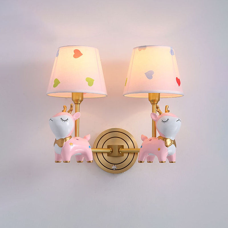 Montano a parete di cervo Kids Kids Resin Baby Room Wall Lighting con tonalità in tessuto affusolato in rosa