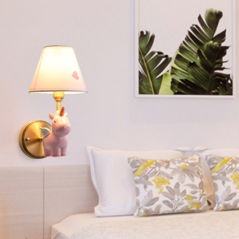 Empire Shade Nursery Mur Light Fabric Pink Cartoon Wall Lighting Fixture avec résine Unicorn