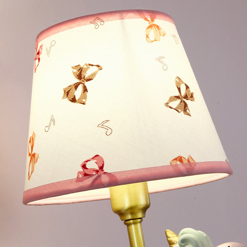 Stoffen met een patroon taps toelopende wandlamp Cartoon Wall Monted Lamp met decoratieve eenhoorn