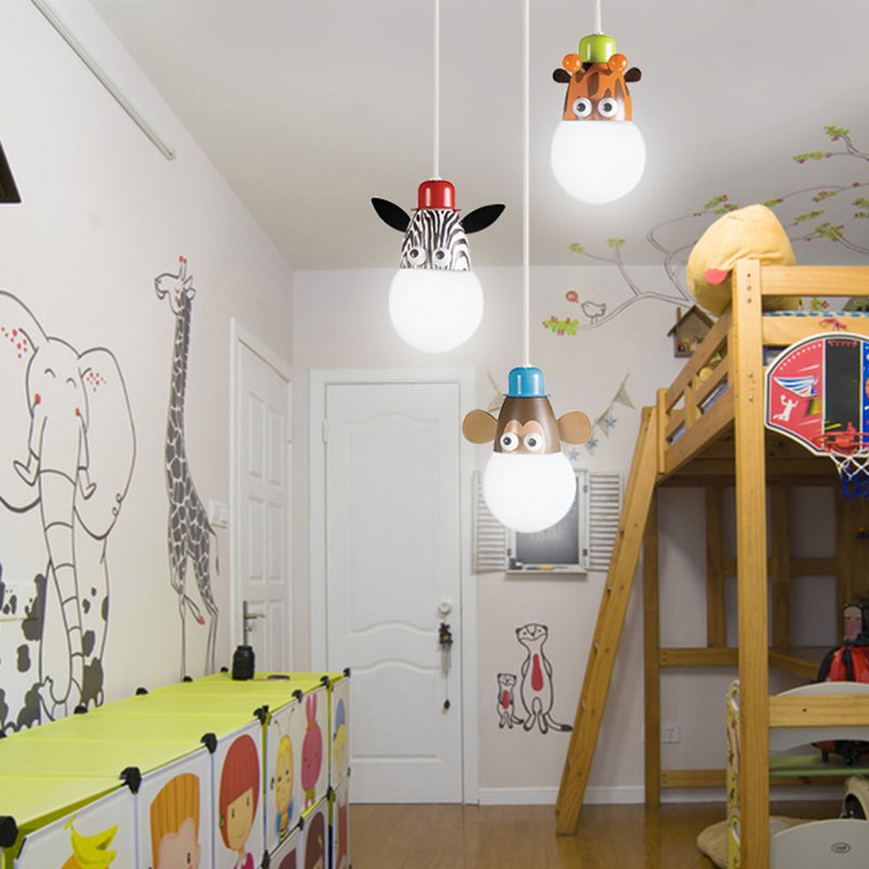 Globe White Hanging Light Cartoon 3 Cabezas acrílicas Multi Light Colgante con decoración de la cabeza de animales