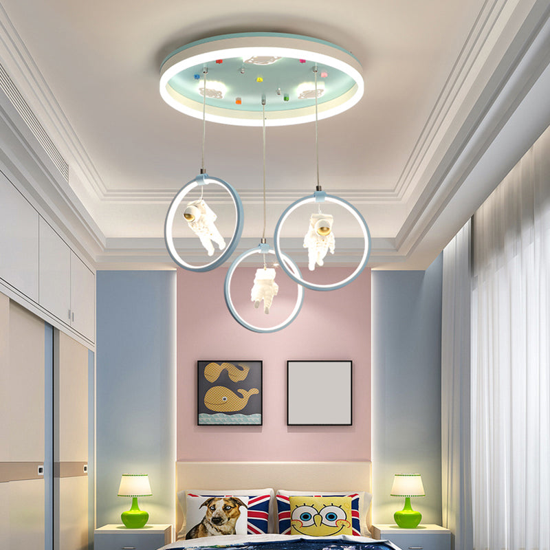 Luz metálica de techo múltiple en forma de anillo Estilo de niños de estilo verde LED LED LIFERTA con decoración de astronautas