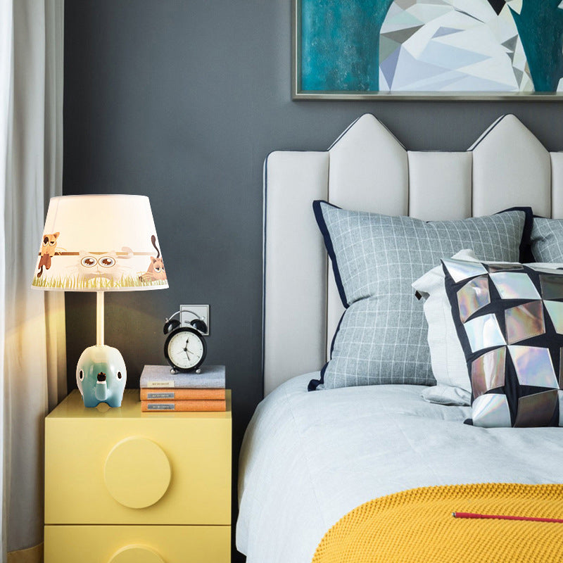 Luz de mesa de mesa de dibujos animados Lámpara de noche de tela de niños de 1 luces con elefante de resina en azul