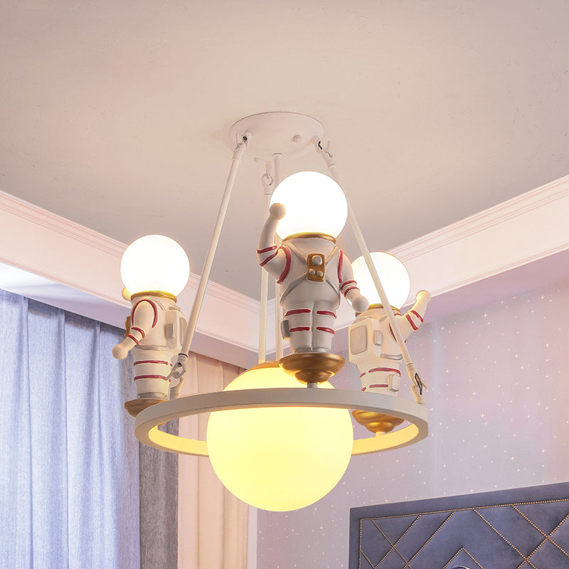 Cartoon Astronaut Candelier Light Resin Room Child Room Light Light con sombra acrílica en blanco