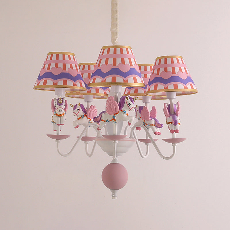 Dessin animé Flying Unicorn Chandelier Pendant Light Resin Nursery Light avec Empire Shade