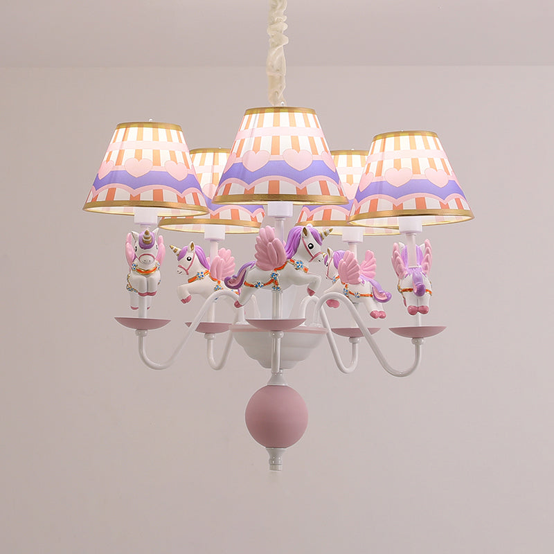 Dessin animé Flying Unicorn Chandelier Pendant Light Resin Nursery Light avec Empire Shade