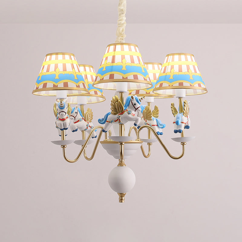 Dessin animé Flying Unicorn Chandelier Pendant Light Resin Nursery Light avec Empire Shade