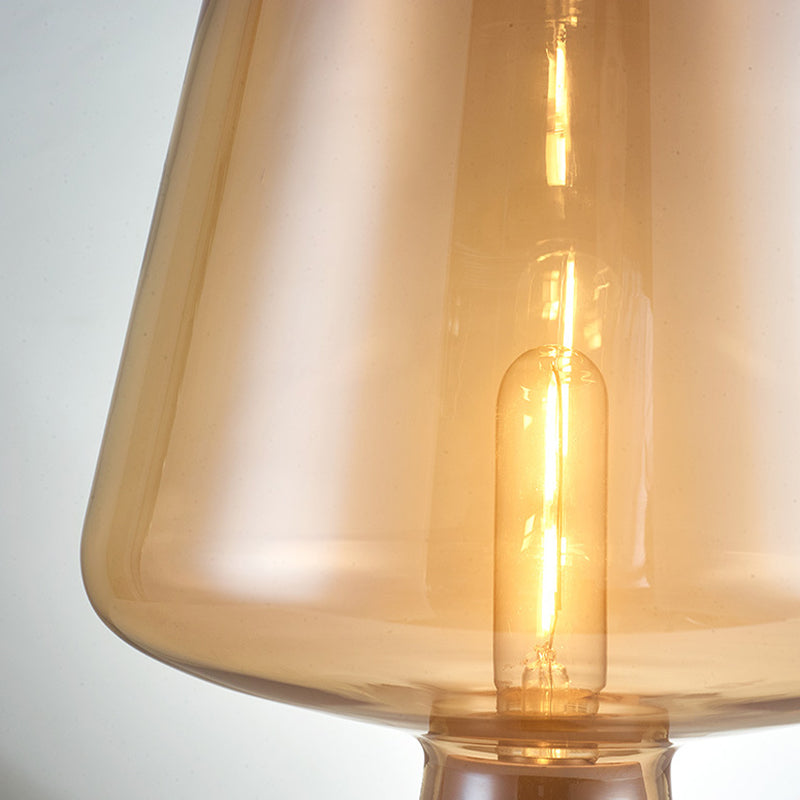 Lampada rustica simile a un coglione da comtorente in vetro ambra a bulbo singola illuminazione da camera da letto con base di cemento