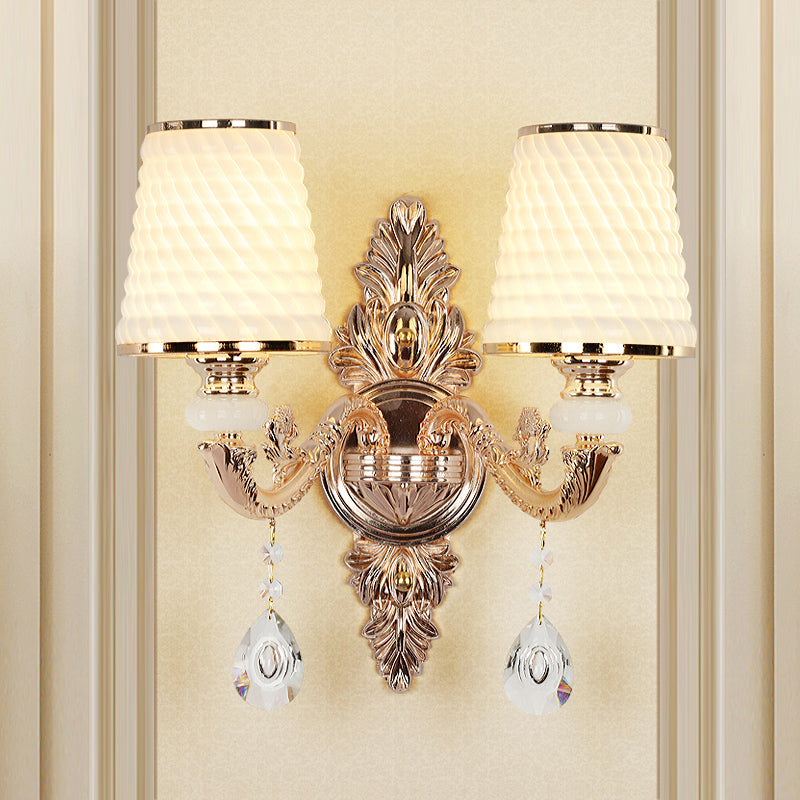 Lámpara de pared de vidrio texturizado cónico Lámpara de pared de pasillo vintage con drapeado de cristal en dorado