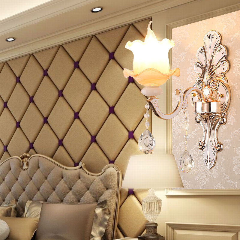 Retro -Knospenwand montieren leichte Rüschenglaswandbeleuchtung mit Kristalldrapieren in verwitterter Zink