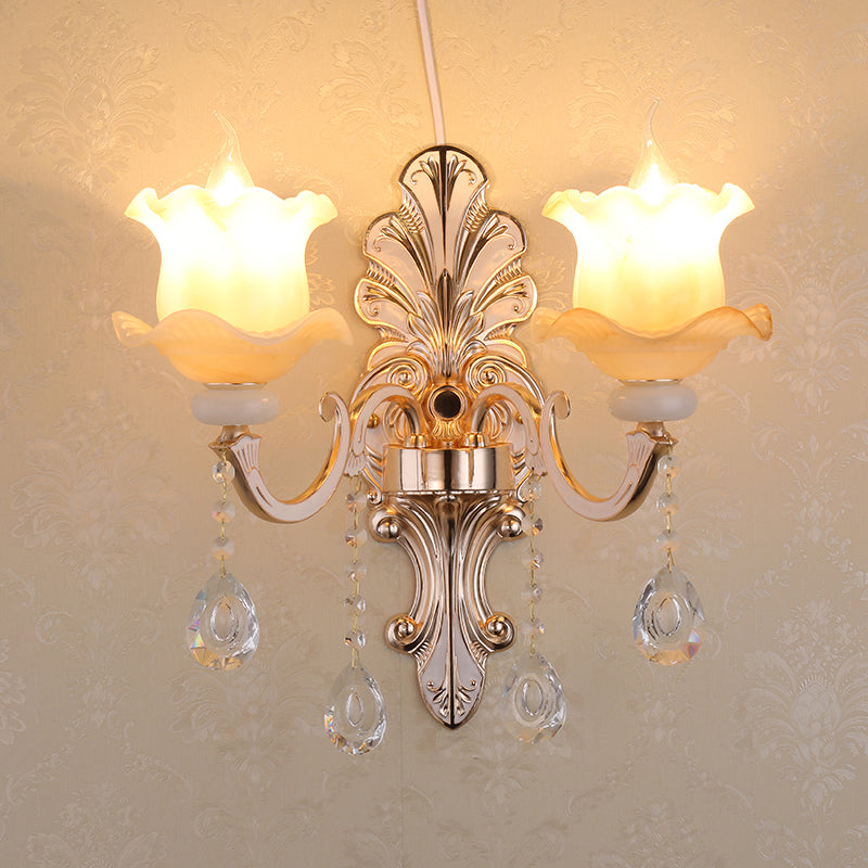 Retro -Knospenwand montieren leichte Rüschenglaswandbeleuchtung mit Kristalldrapieren in verwitterter Zink