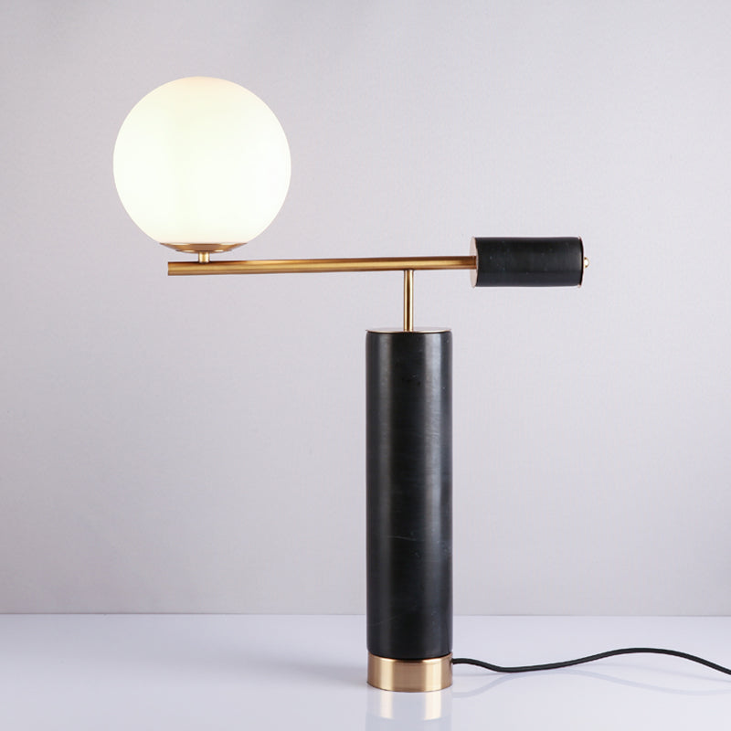Lampada da comodino postmoderna singola in marmo da tavolo da soggiorno a cilindro con paralume in vetro color crema in nero